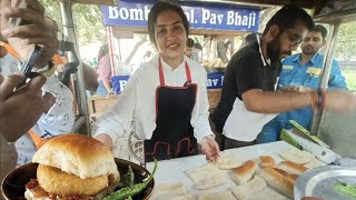 viral Vada pav girl l kya sach m taste h🤔 l #viral #streetfood #vadapav