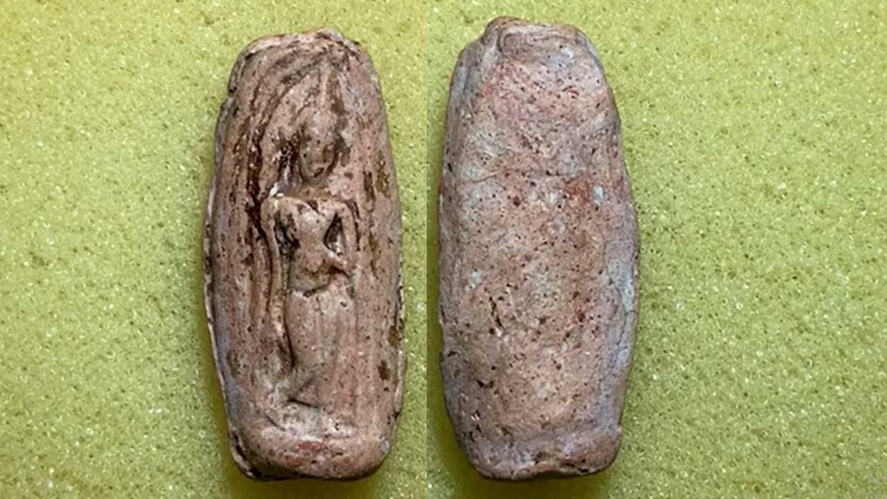 พระกำแพงเม็ดขนุน กรุลานทุ่งเศรษฐี เนื้อดิน กำแพงเพชรจะซื้อ 100 หรือซื้อ 1,000,000 EP393.