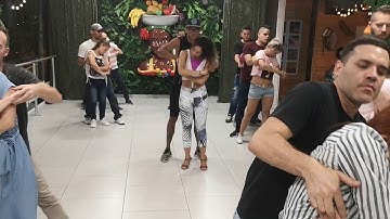 Clase de Zouk Brasileño en Casa Ritmo Latino, Academia de baile y bar en Medellín-Colombia