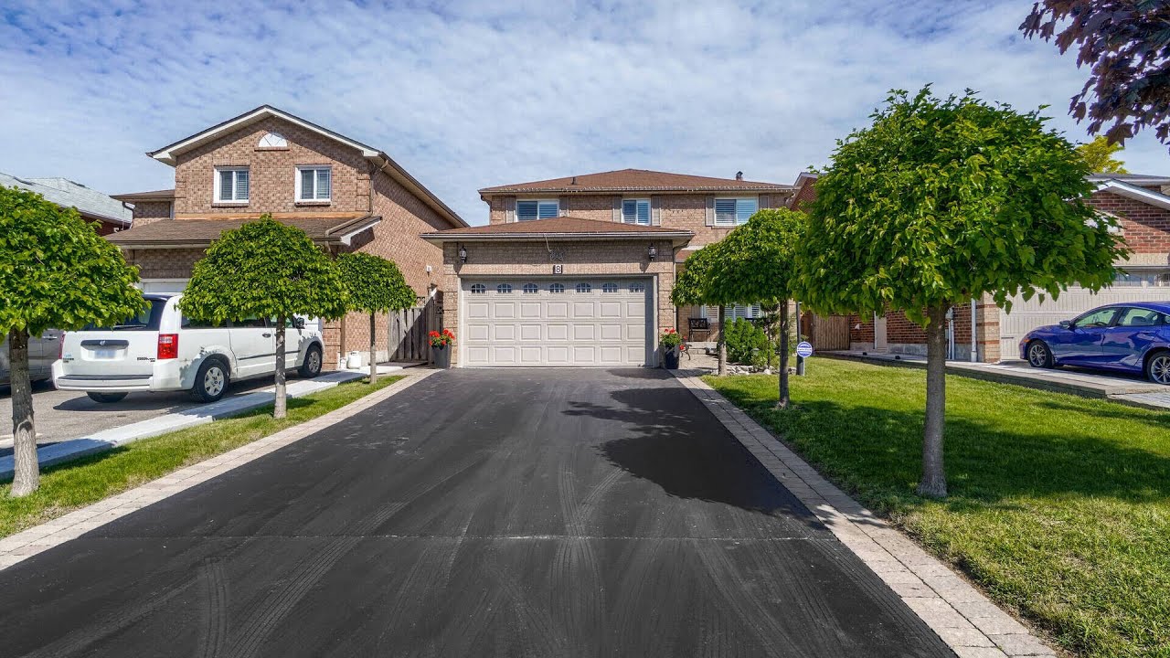 8 Ballycastle Crescent, Brampton Home for Sale Real Estate Properties