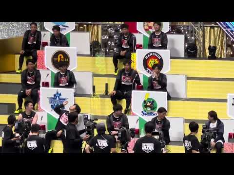 ヤクルト村上宗隆が無念の途中退場！放送途中で、彼が消えた理由はこれだ！ そして、ヤクルト高橋奎二の奥さんの板野友美が客席に？ 2022/12/5 大阪城ホール　超プロ野球URTRA