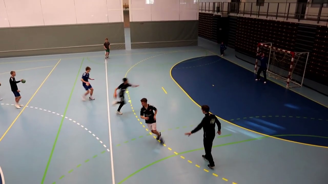 تقاطع بين cb , lb Handball