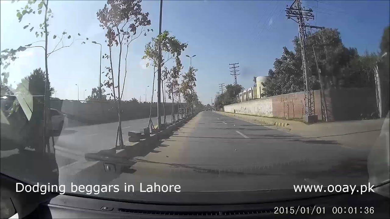 Dodging beggars in Lahore, Pakistan - dashcam video
