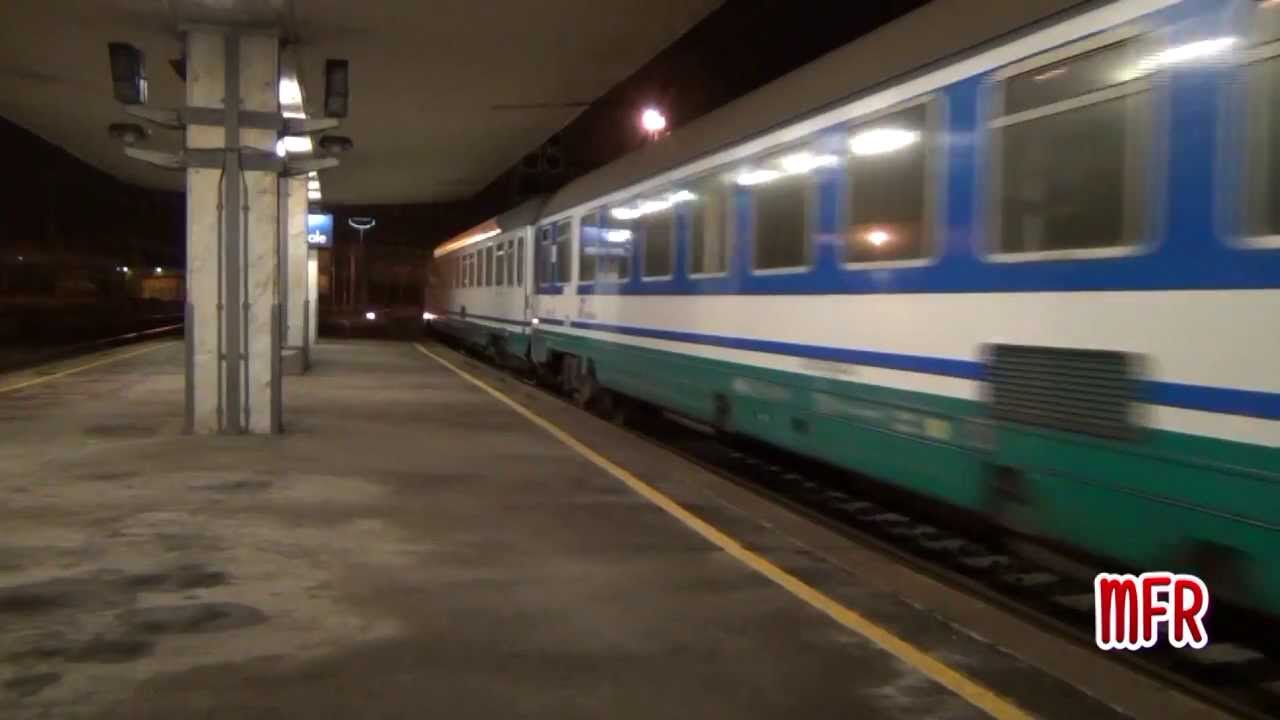 E403.010 ed E403.011: incrocio dell' ICN 799 Torino P.N-Salerno e dell' ICN 796 Salerno-Torino P.N.