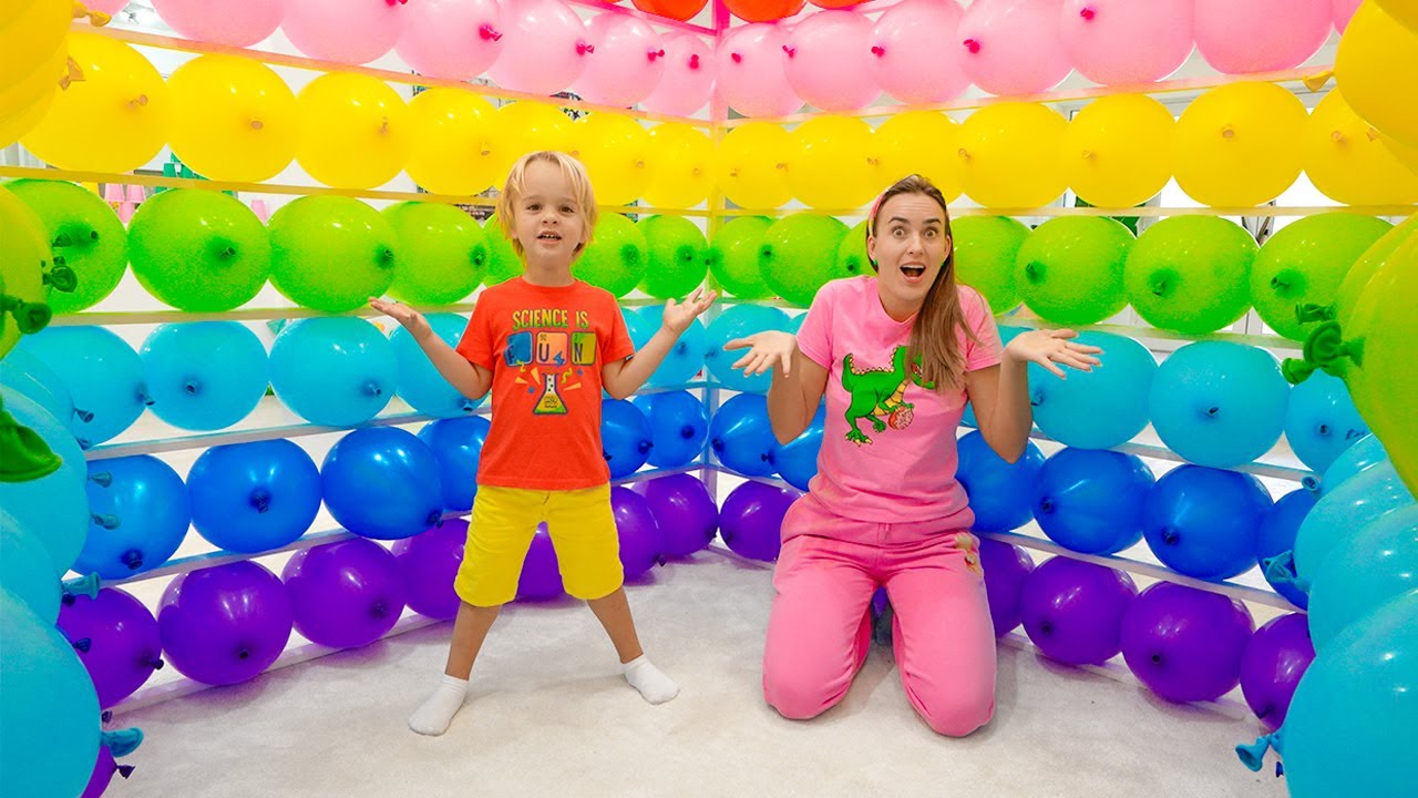 کرس اور مام بیلون کیوب چیلنج اور بچوں کے لیے دیگر مضحکہ خیز کہانیاں