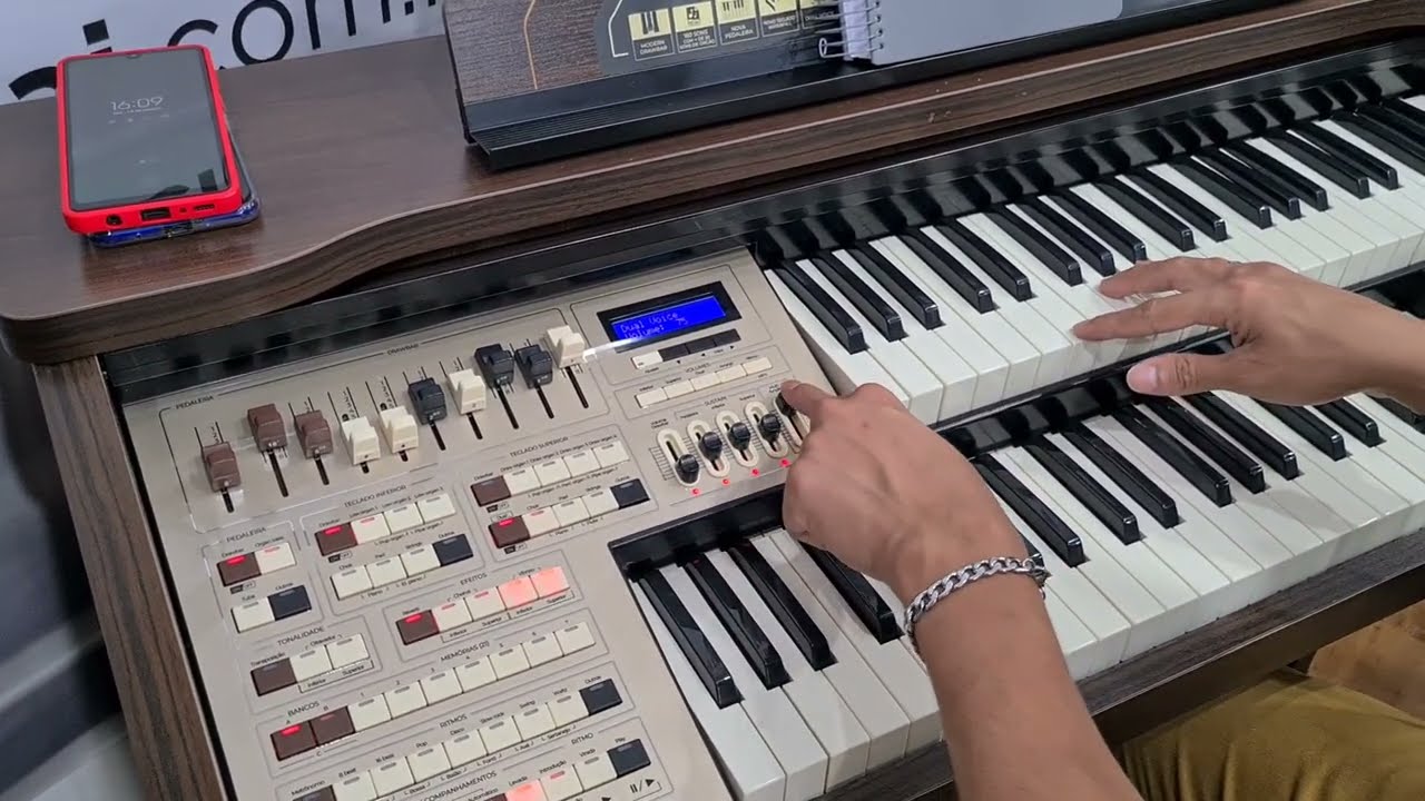 Demonstração do novo órgão Tokai MD 10 EVO (@TiagoAquilano da @tokaiteclas )