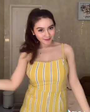 Story WA mama muda cantik bikin gemes