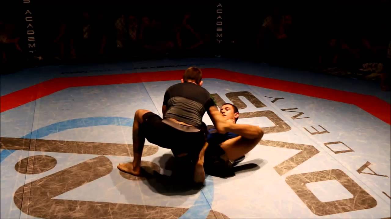 Grotta superfight: Daniel Holm (Checkmat) Vs Tarik Hopstock (Frontline Academy)