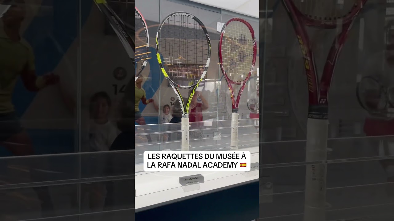 Les raquettes du musée de la Rafa Nadal Académie