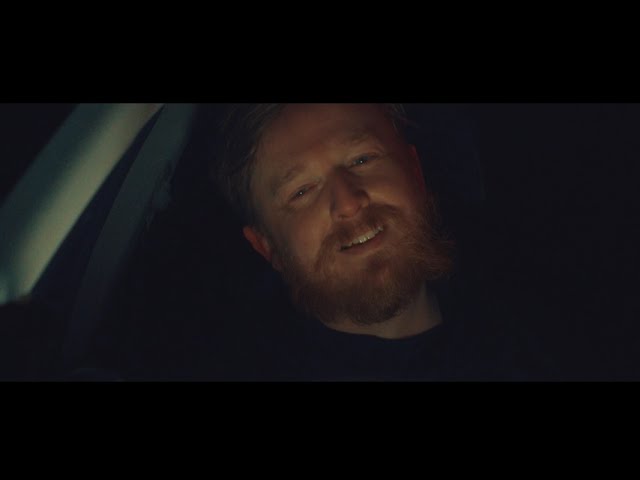 Guarda De’lour - “DESPERATE” (Official Music Video) su YouTube Guarda De’lour - “DESPERATE” (Official Music Video) su YouTube