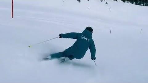 Skiing in Laax, 1 minute of adrenaline with Basil Weber 🇨🇭⛷❄️