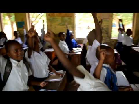 Video: Wanafunzi wa darasa la pili wanafanyaje shughuli?