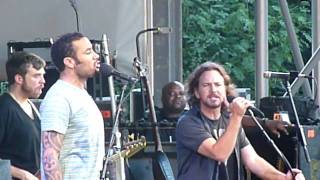 Ben Harper & Eddie Vedder - Under Pressure - Berlin, Wulheide - 30 June 2010 chords