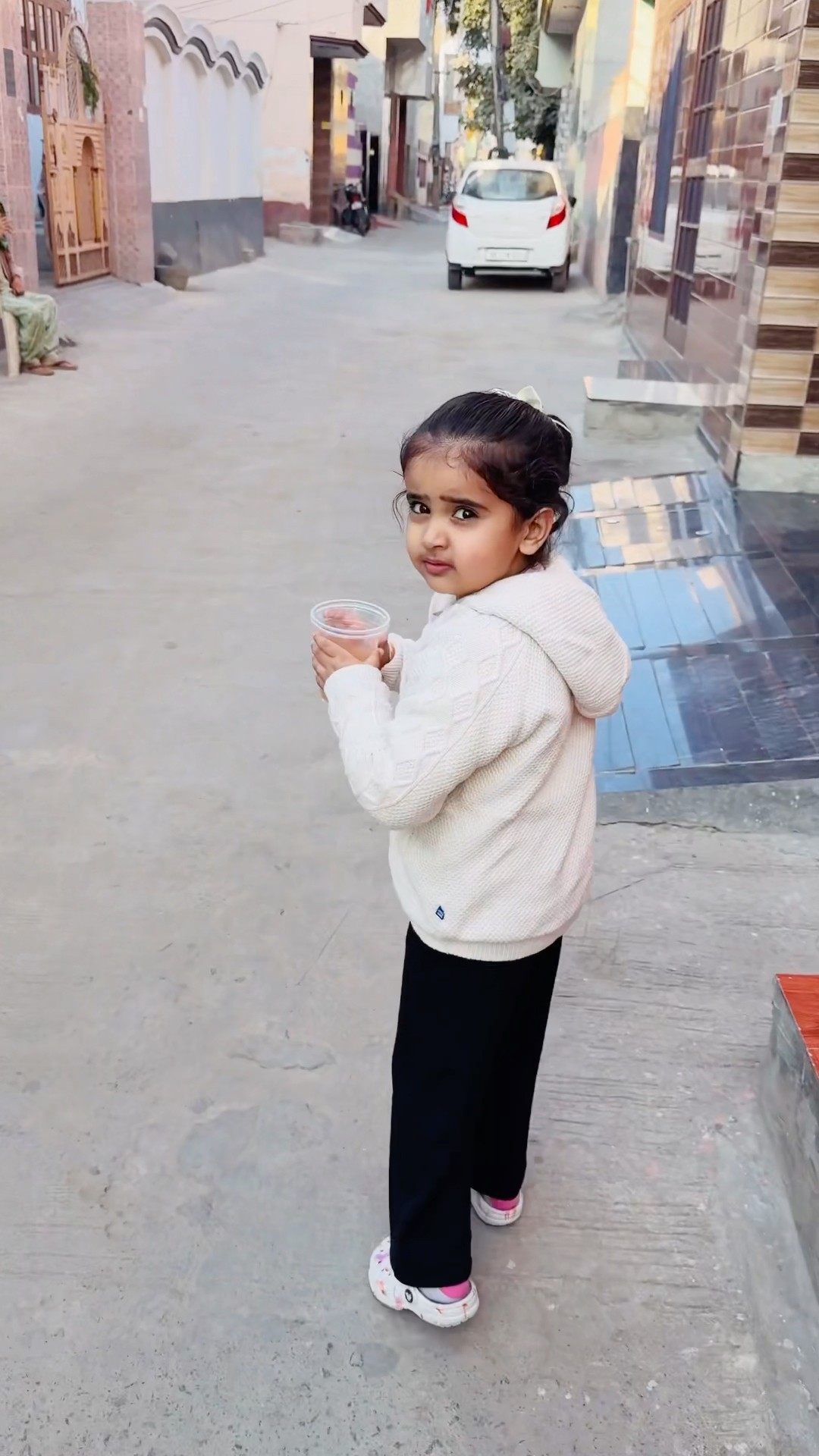 Anaya Uncle Ka Juice Chura Kar Kyo Bhag Rahi Hai ?