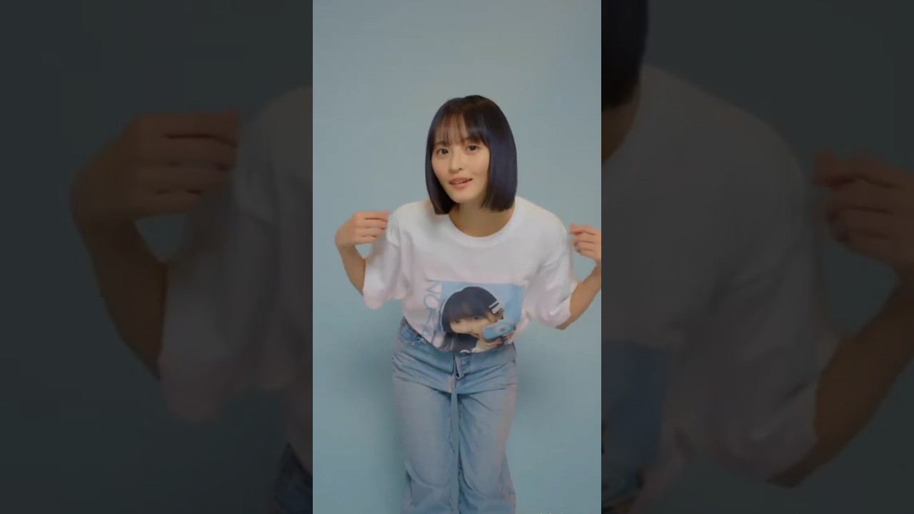 直筆サイン入Tシャツを紹介する遠藤さくら 260107 /ファン感謝ガチャ