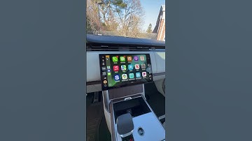 iOS 18.4 brings third row of icons to CarPlay in Range Rover #applecarplay #rangerover