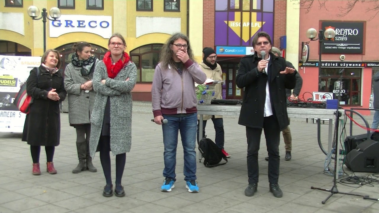 video to gif OLSZTYN24: Wernisaż wystawy 100/100 czyli stu olsztynian na stulecie