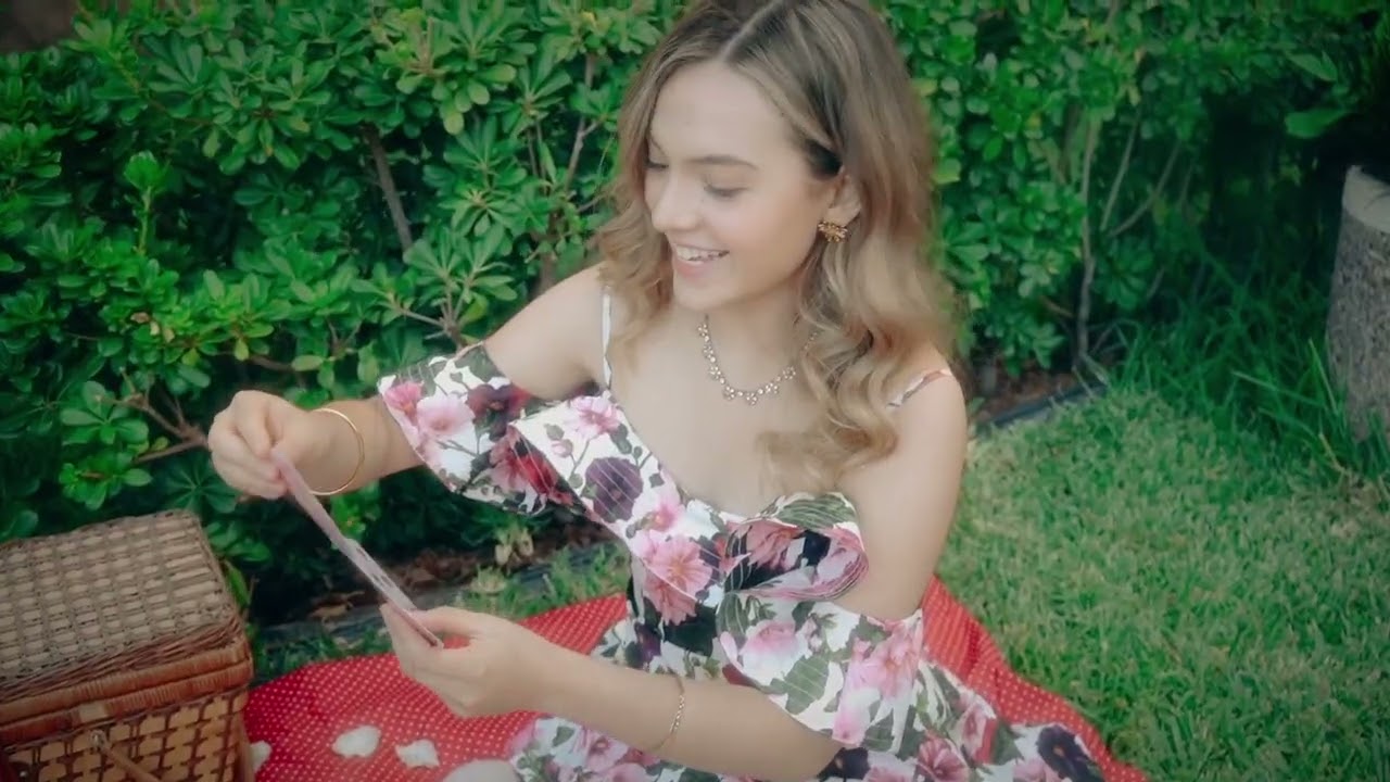 LAS ROSAS SON BLANCAS -XIMENA RAMOS-VIDEO OFICIAL