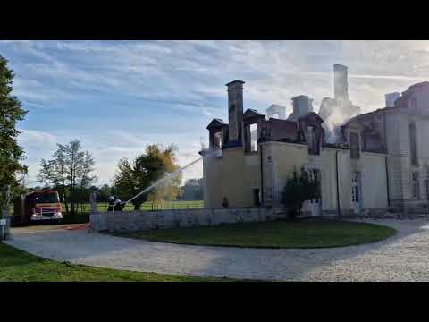 Le château de Médavy, dans l'Orne, ravagé par un incendie