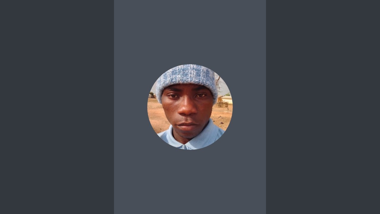 la remise de moto a ZOUMANA par PETIT OUMAR