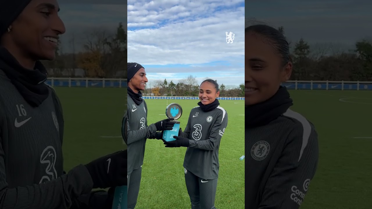 NAOMI presents ALYSSA with her GOTM award! 😅