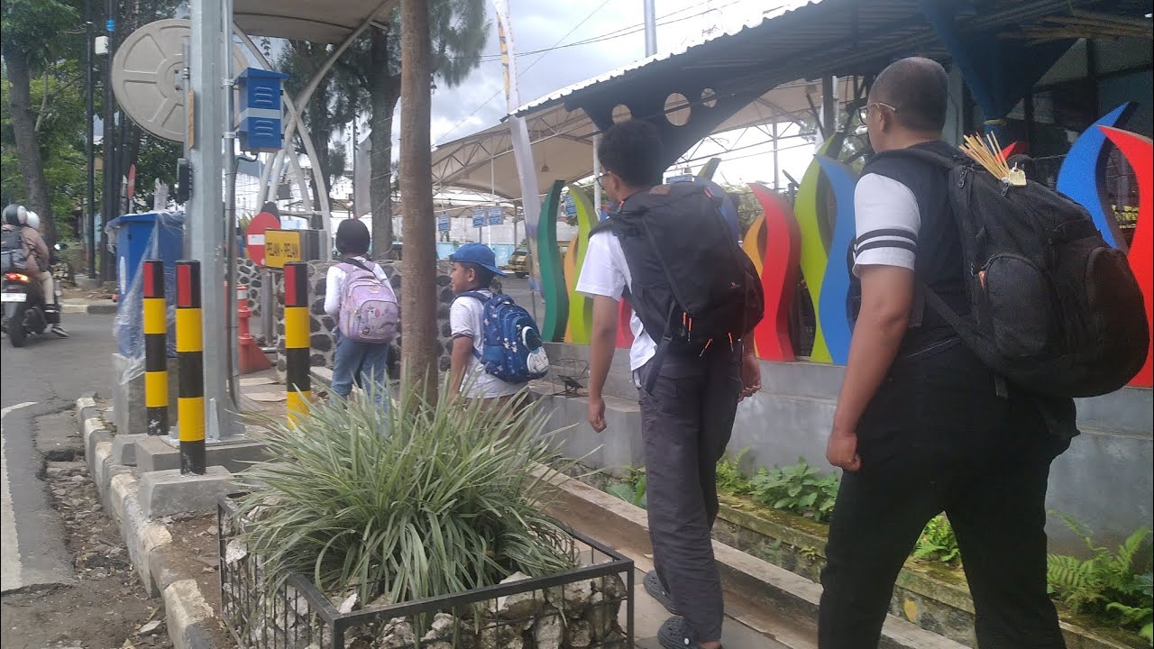 Jalan ke pasar induk among tani Batu dan pulang ke Sidoarjo naik kereta komuter, liburan sudah usai