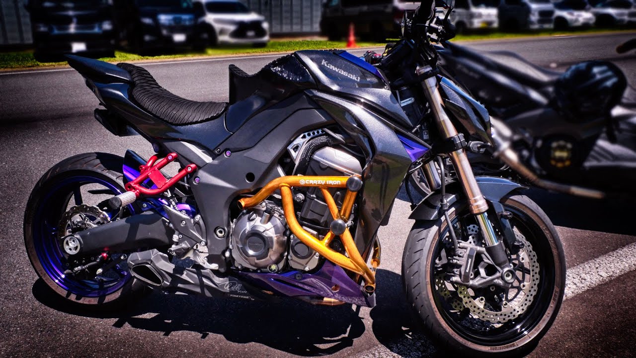 Kawasaki Z1000 スタント仕様 - YouTube