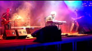 Toploader - Achillies Heel and &quot;Let the People Know&quot; live in Doha, Qatar