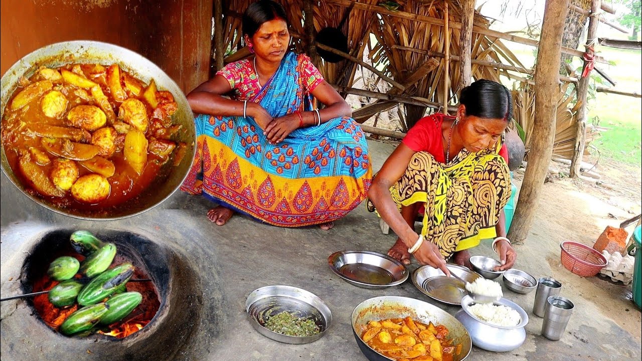 BURN PARWAL and ANDA CURRY cooking&eating by santali tribe women||village cooking