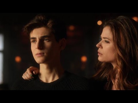 171. Gotham (s4e13). Ivy poisons Bruce.