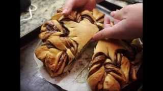 SUPER-EASY Nutella Pull-Apart Bread