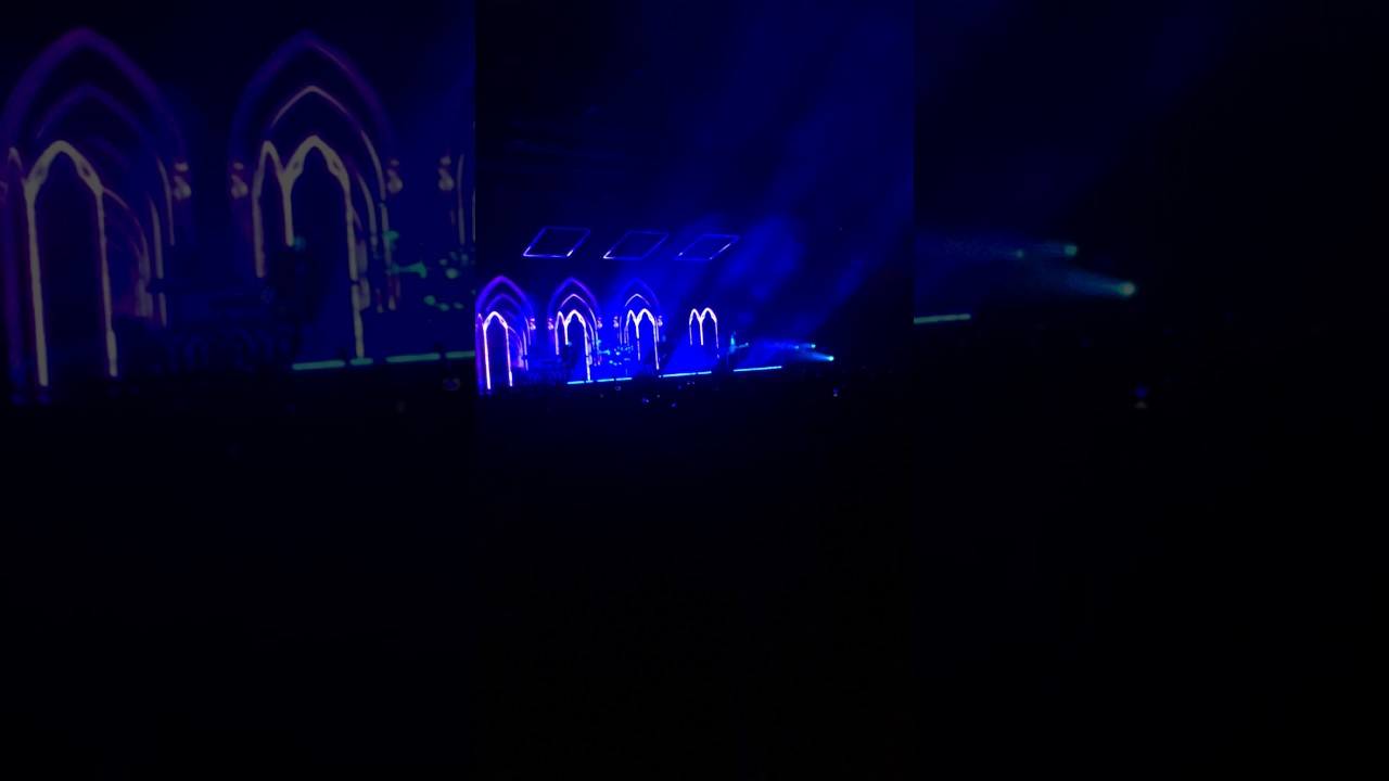 The 1975 - This Must Be My Dream // Mohegan Sun 11/5