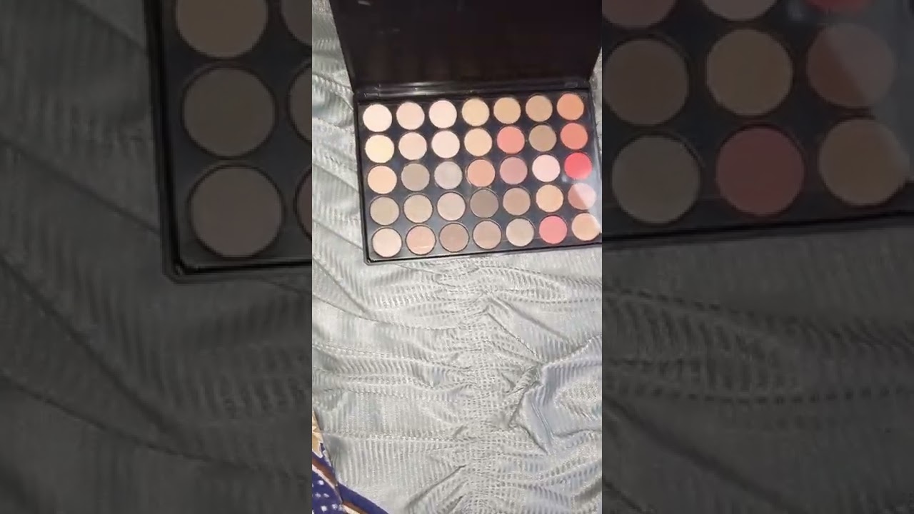 Morphe eyeshadow palette selling in rs 3000 
