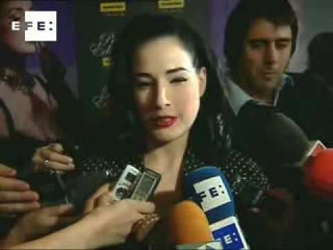 Video: Dita Von Teese presenta una nueva colección para Wonderbra