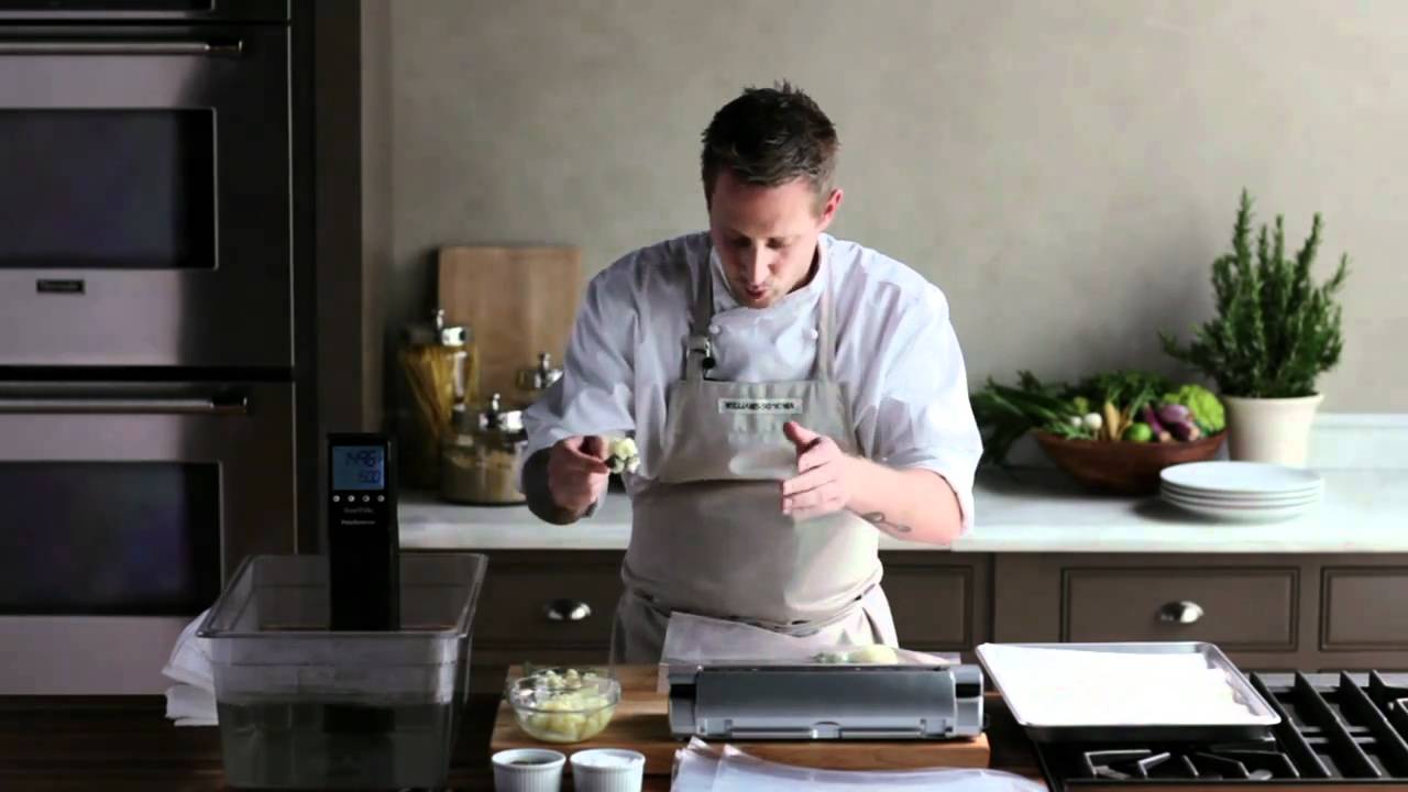 Mejeriprodukter Hobart Delegeret How to Sous Vide a Turkey with Chef Michael Voltaggio Part 2 |  Williams-Sonoma - YouTube