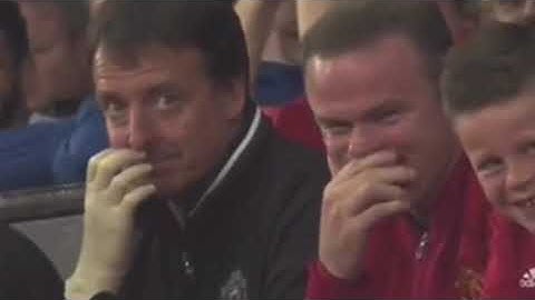 Rooney laughs at Memphis Depay's Failed Bicycle kick