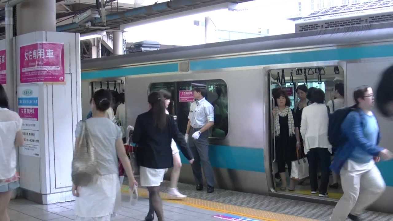 京浜東北線の女性専用車両から男性客を追い出す役の悪質な秋葉原駅員 Youtube