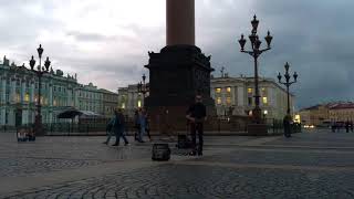 Песня &quot;Варвара&quot;. Гитарист на Дворцовой площади, Санкт-Петербург