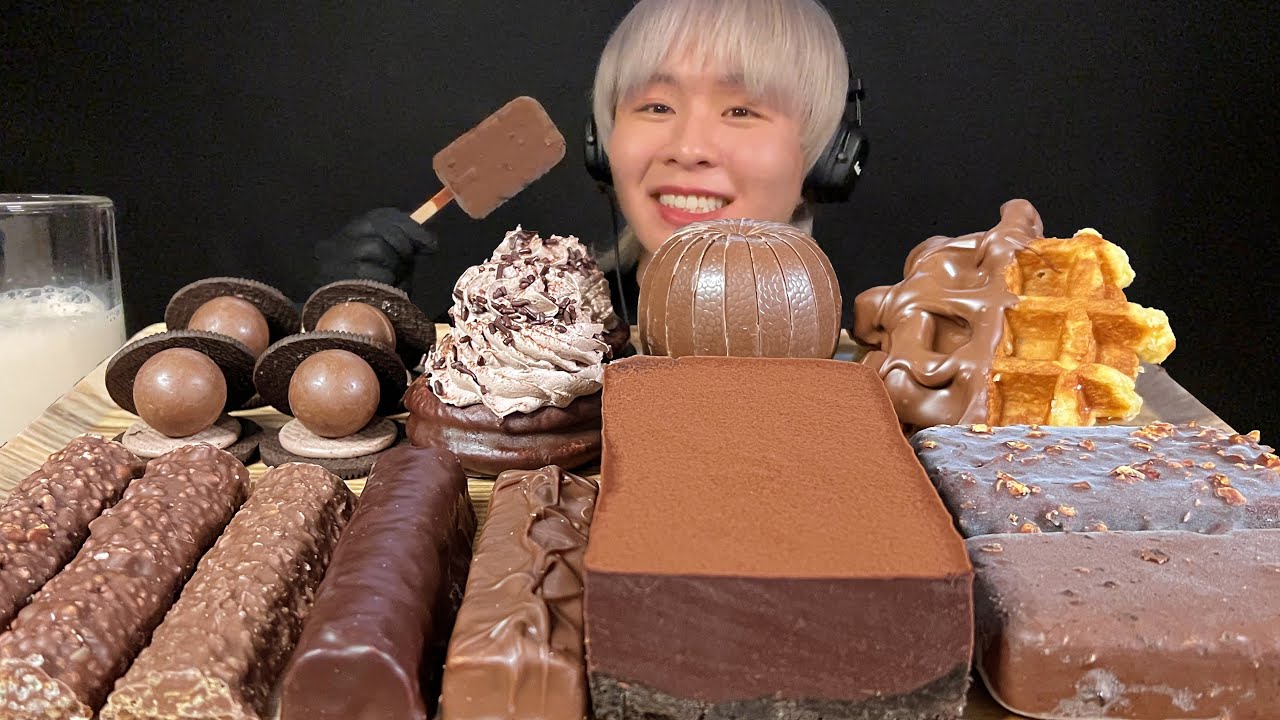 ASMR チョコレートのお菓子大食い‼️〜アイスは食べても良いけど、夕飯もしっかり食べましょうね〜【咀嚼音】
