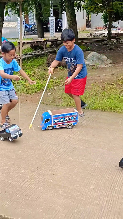 L300 miniature swerving, exciting collision part 2 #funny #miniaturetruck #swerving #telolet