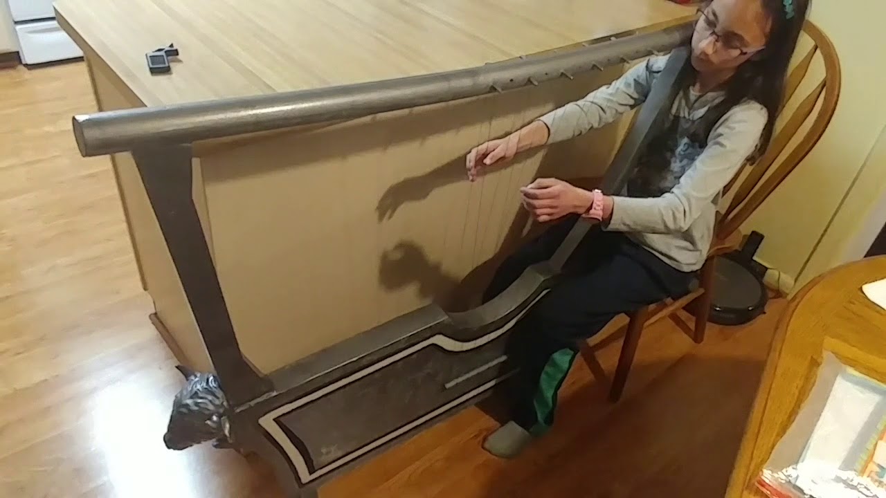 Silver lyre of Ur replica