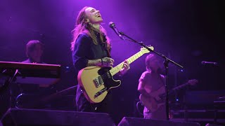 Video thumbnail of "Julien Baker - Everybody Does (Live in London)"