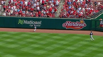 MIL@STL: Parra races to make a nice catch in center