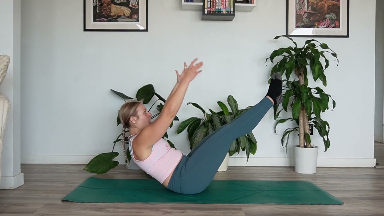 15-Min Yoga Conditioning for Core, Glutes & Back Strength