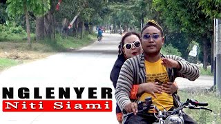 COVER NGLENYER By DESA TAMBAHREJO Cipt. Anna Moe