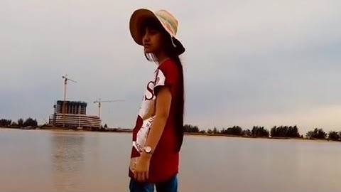 Alyssa Dezek di pantai klebang Melaka... Let It Flow yang penting jangan Selow...
