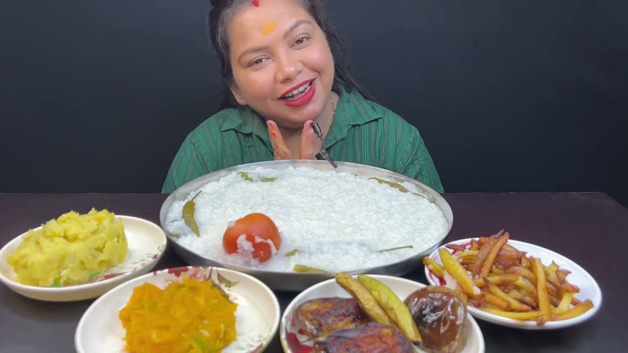 BIGBITES, EATING FENA VAT WITH KUMRO VORTA, ALU VORTA, BEGUN VAJA, POTOL VAJA।।
