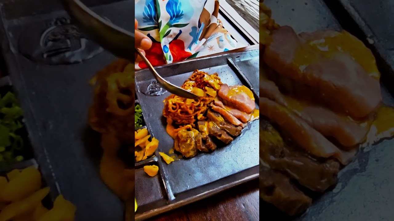 Gourmet Khao Soi | Northern Thai Curry Noodles in Chiang Mai 🇹🇭