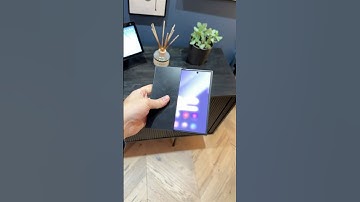 Samsung Galaxy Z TriFold - One Handed!