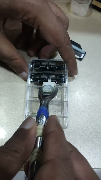 How to change Gillette Mach3 blade #gillette #mach3